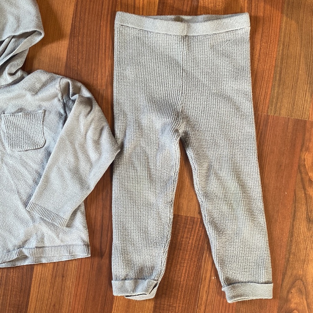 Set - Picture 2 of 3